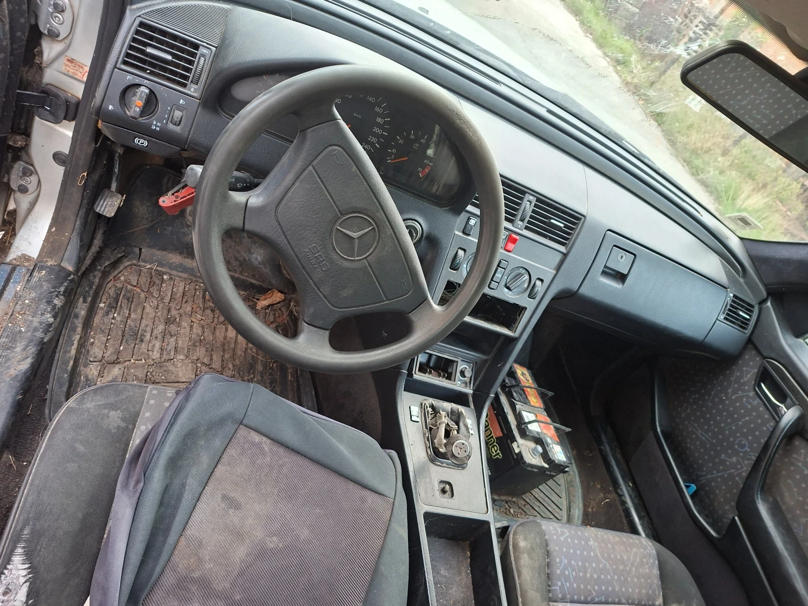 Mercedes-Benz C 180 Цял или на части  - изображение 3