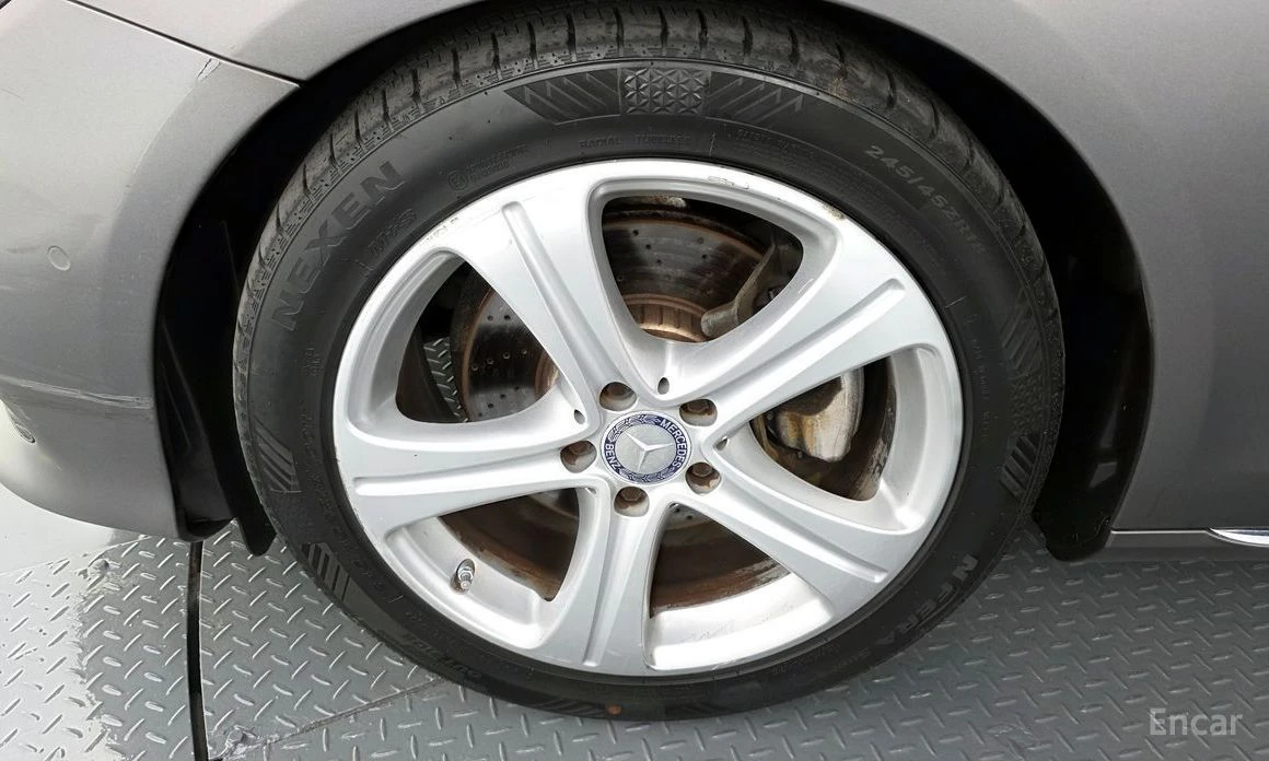 Mercedes-Benz E 220  - изображение 5