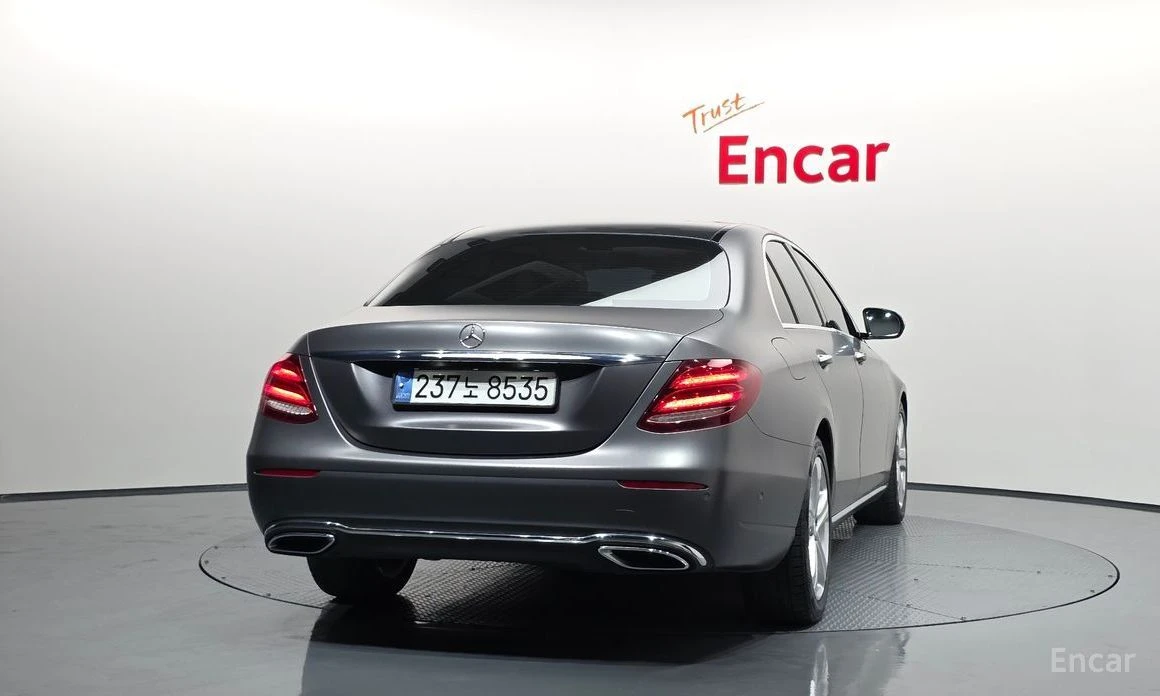 Mercedes-Benz E 220  - изображение 4