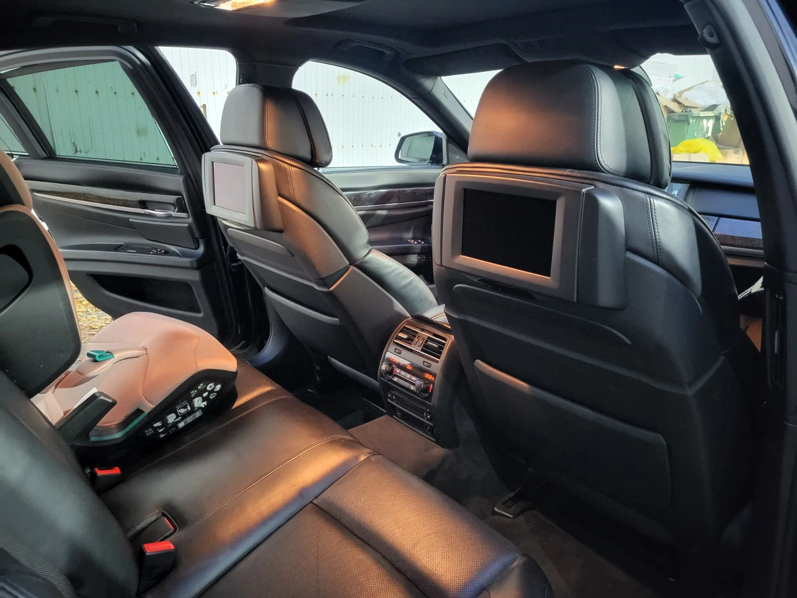 BMW 740 xDrive MPack - изображение 8