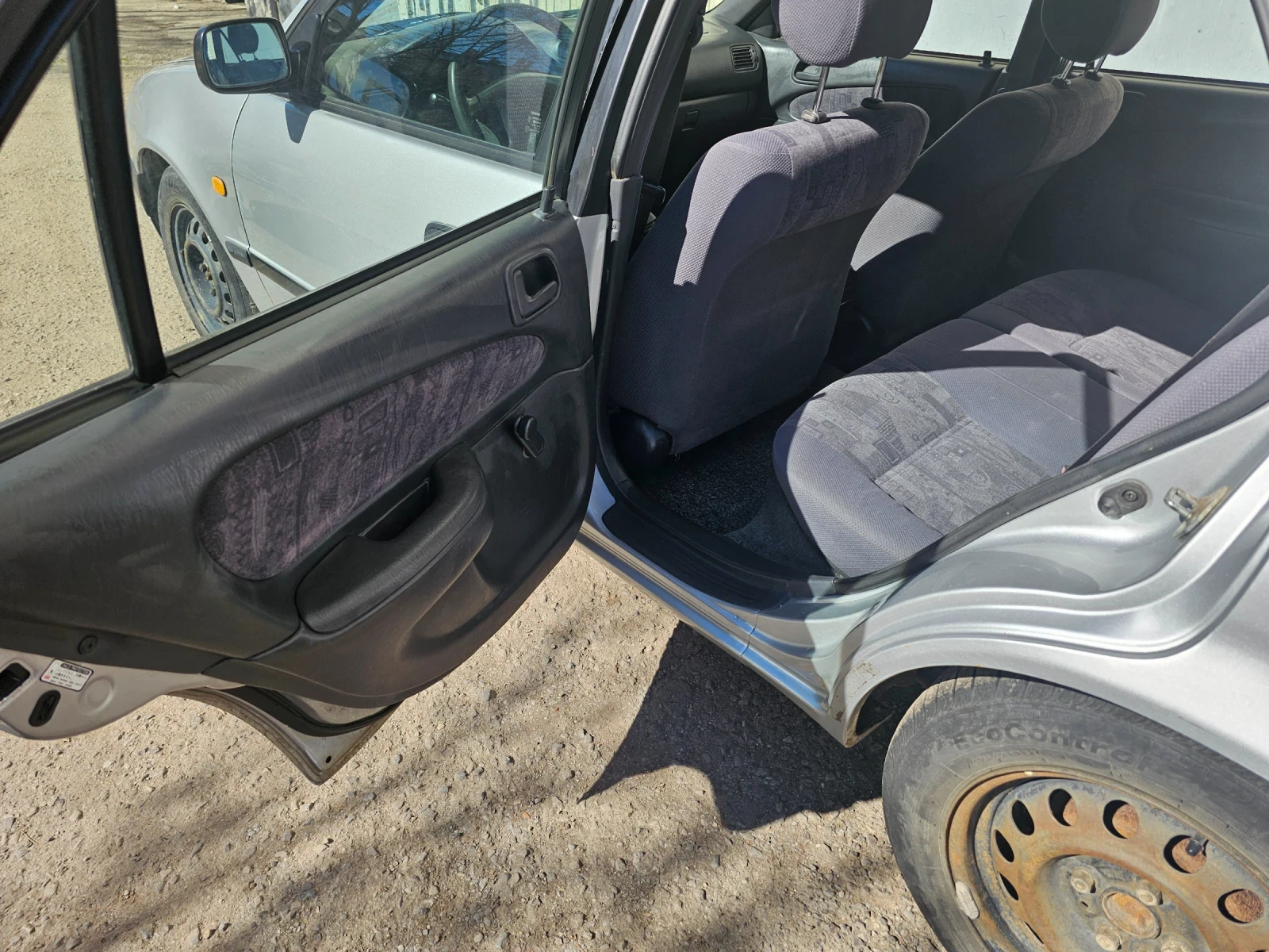 Toyota Corolla 1.3 16v (E110), снимка 11 - Автомобили и джипове - 53618586