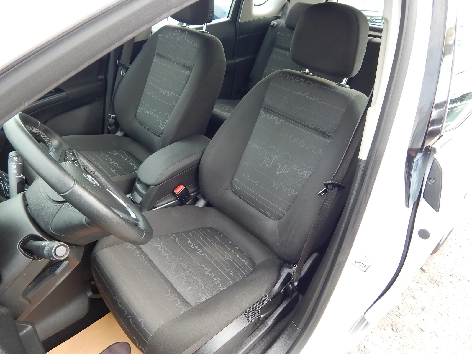 Opel Meriva 1.4i* 115000km.* КАТО НОВА* , снимка 11 - Автомобили и джипове - 54191967