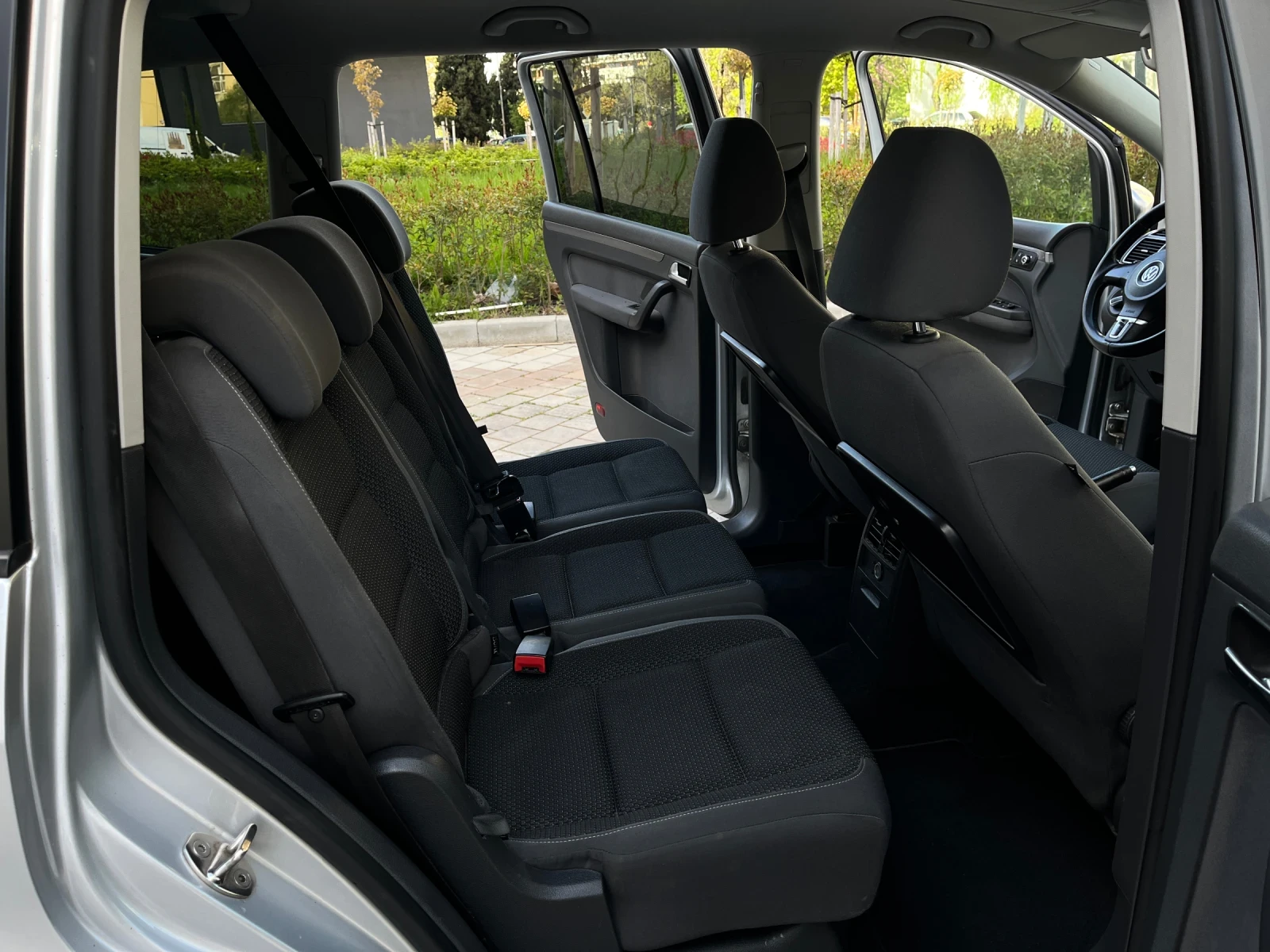 VW Touran 2.0TDI/140КС, снимка 14 - Автомобили и джипове - 54391526