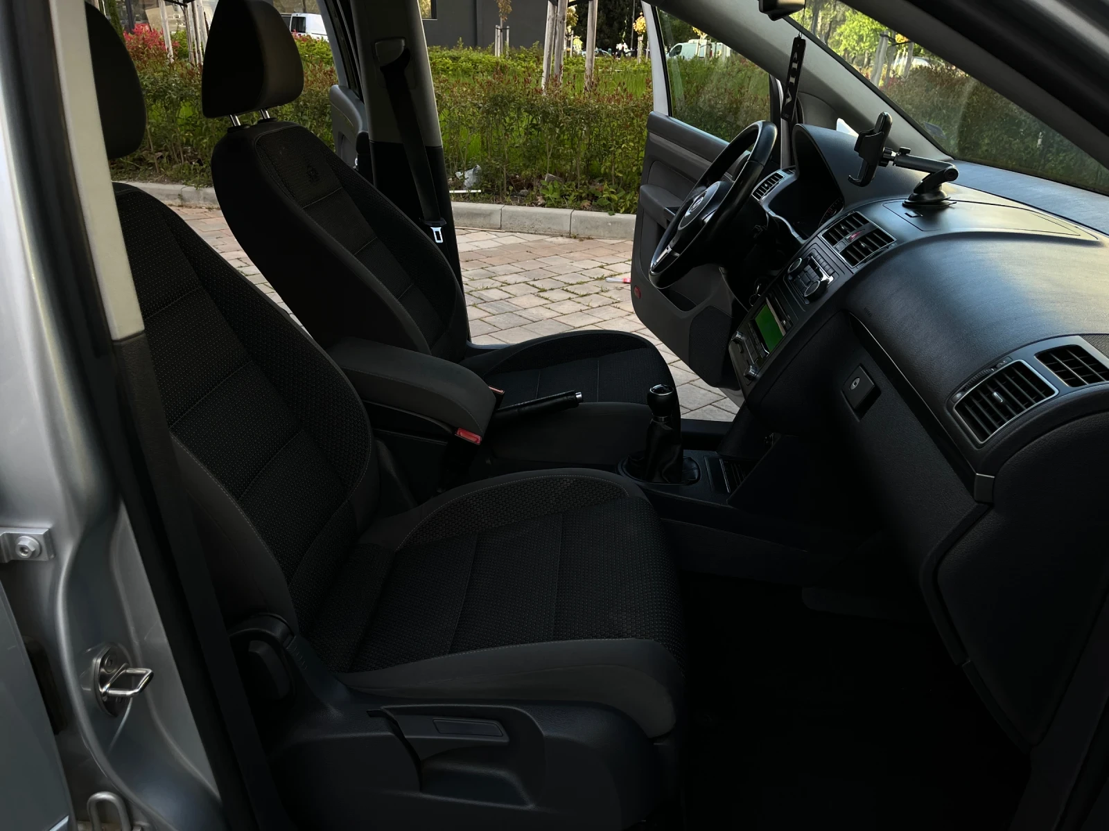 VW Touran 2.0TDI/140КС, снимка 15 - Автомобили и джипове - 54391526