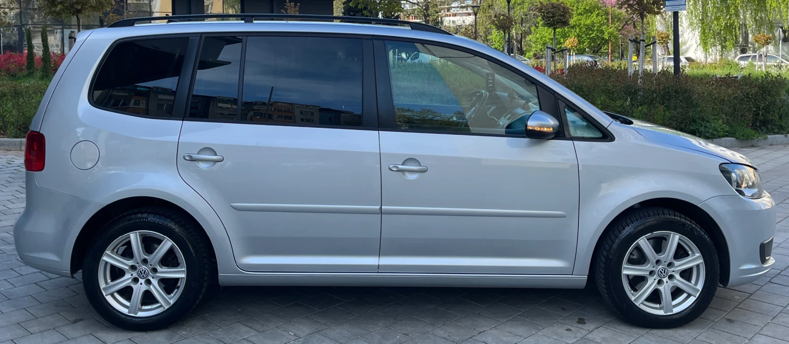 VW Touran 2.0TDI/140КС, снимка 8 - Автомобили и джипове - 54391526