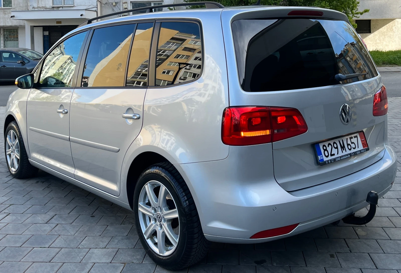 VW Touran 2.0TDI/140КС, снимка 5 - Автомобили и джипове - 54391526