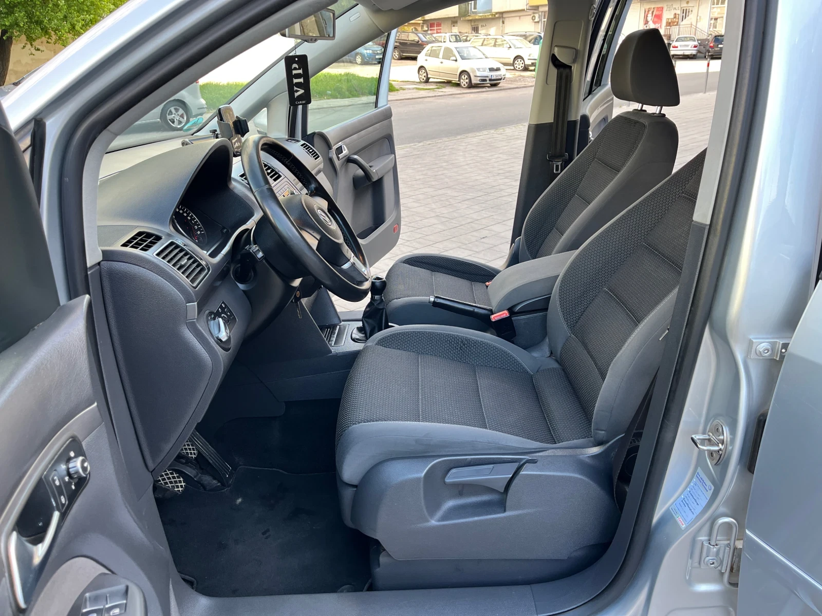 VW Touran 2.0TDI/140КС, снимка 10 - Автомобили и джипове - 54391526