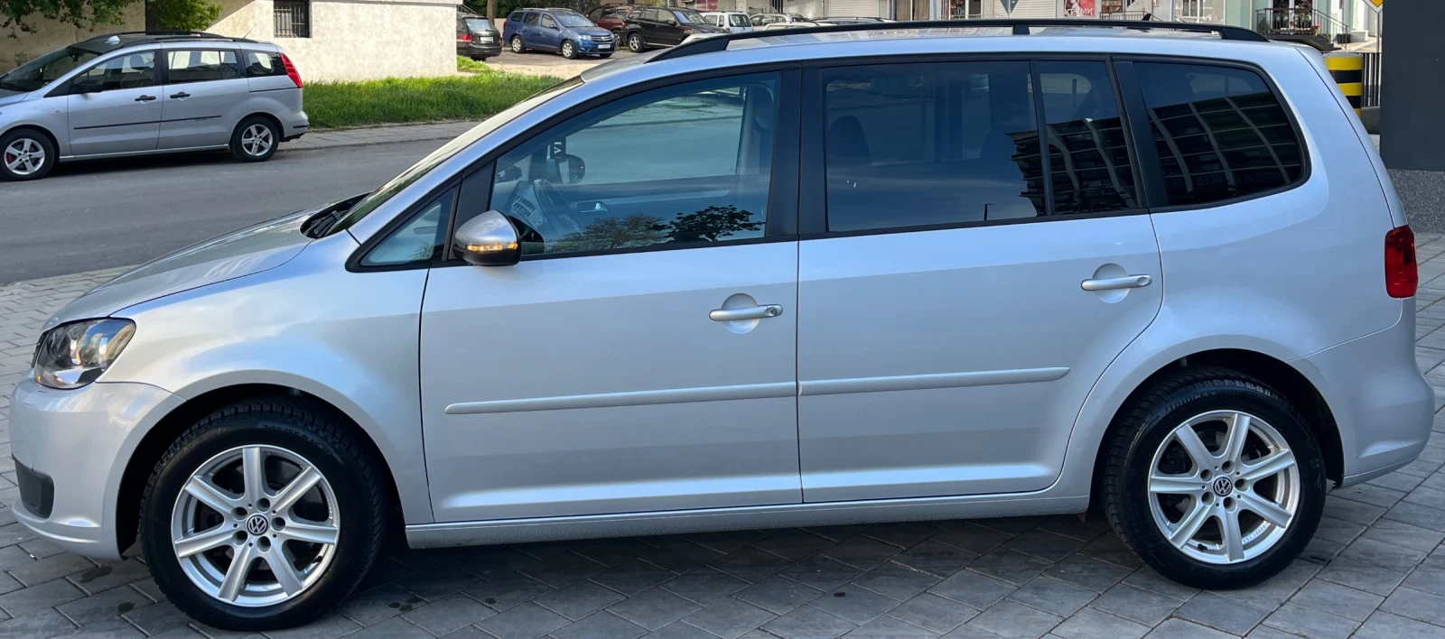 VW Touran 2.0TDI/140КС, снимка 4 - Автомобили и джипове - 54391526