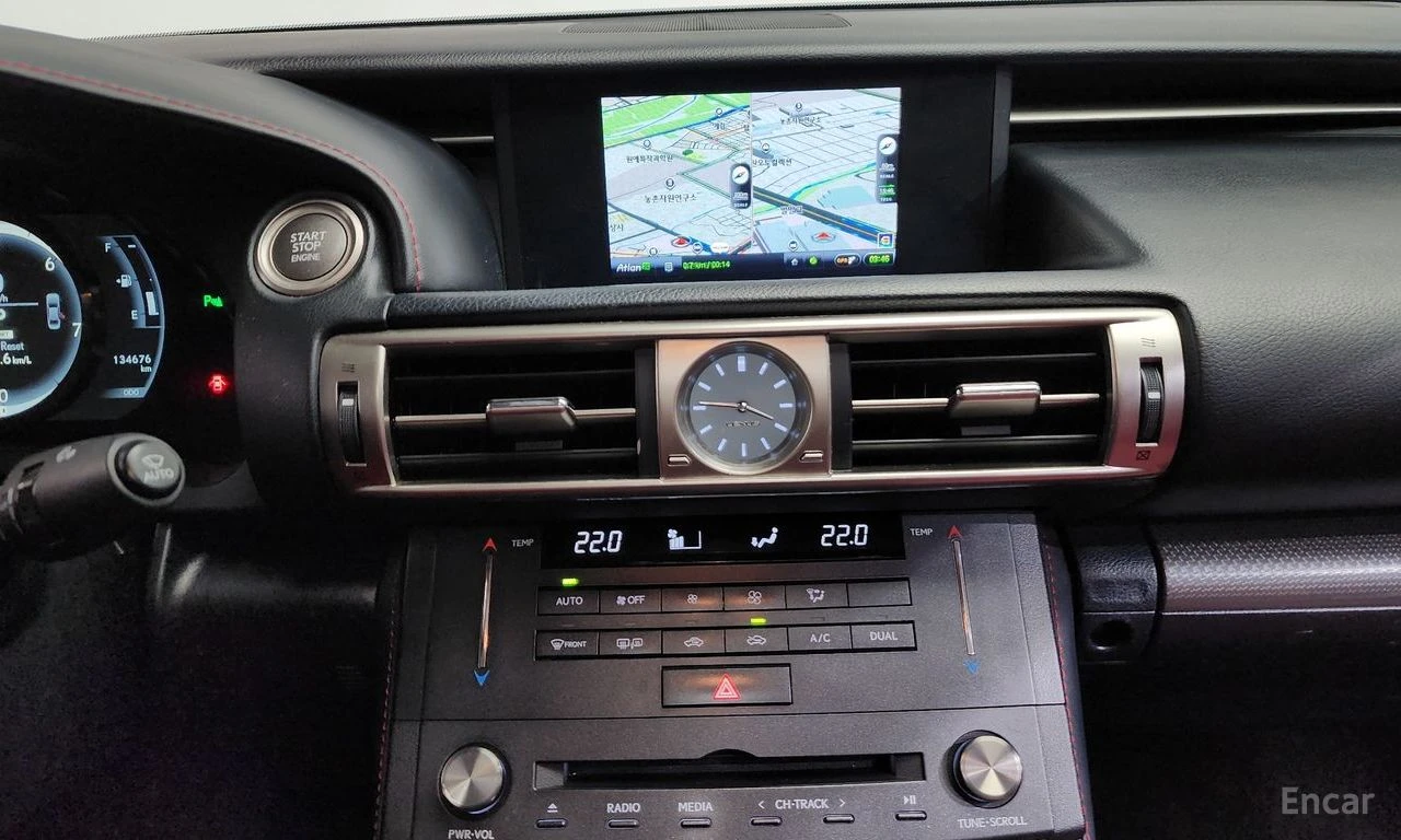 Lexus IS 200 t* F SPORT* ПОДГРЕВ* ОБДУХВАНЕ* НАВИГАЦИЯ, снимка 8 - Автомобили и джипове - 54760762