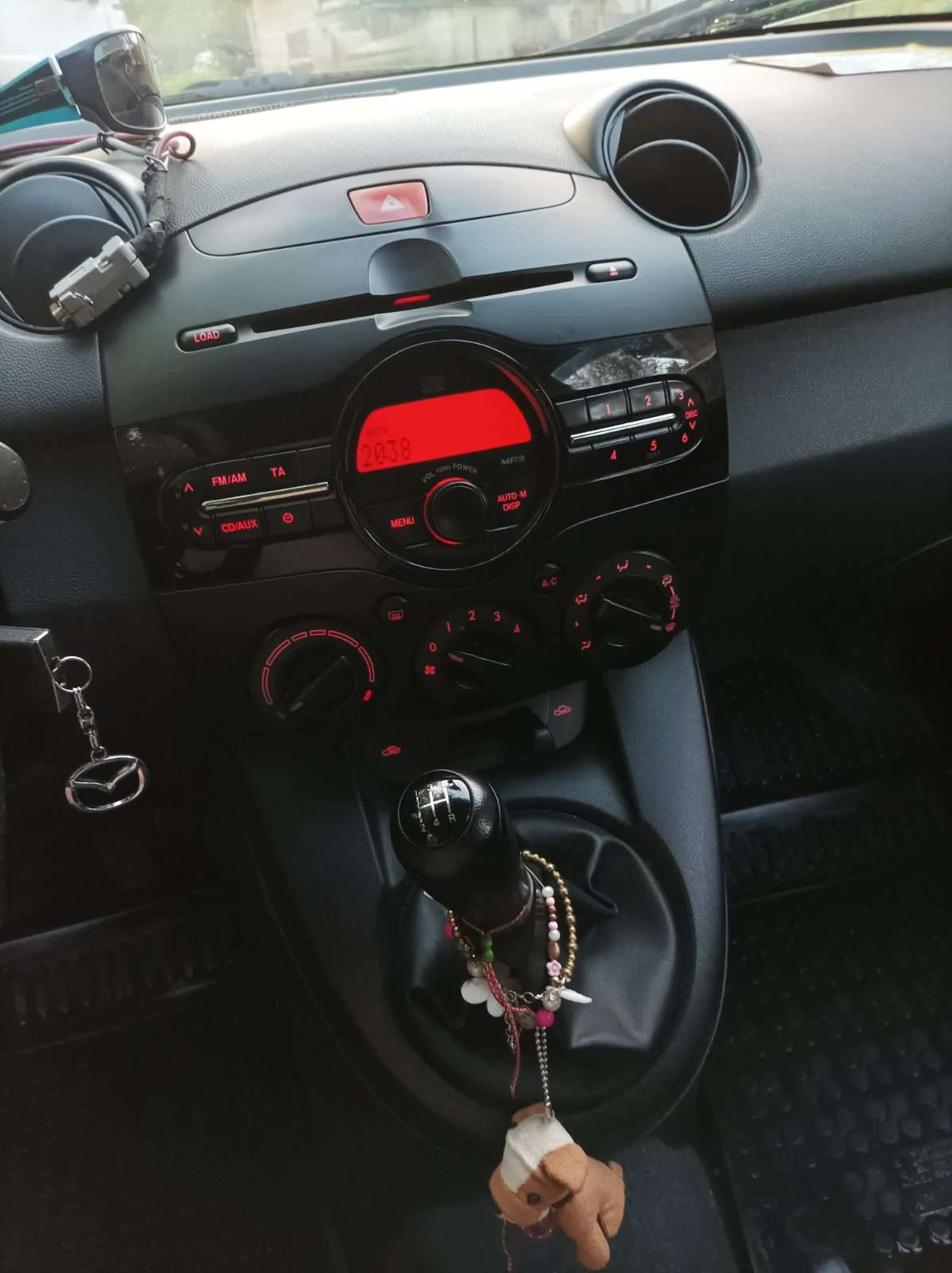 Mazda 2, снимка 14 - Автомобили и джипове - 54783592