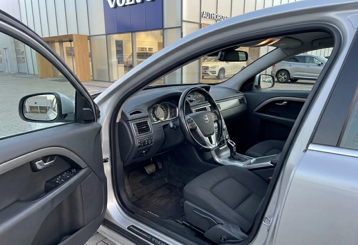 Volvo V70 D4-181кс. , снимка 5 - Автомобили и джипове - 54995943