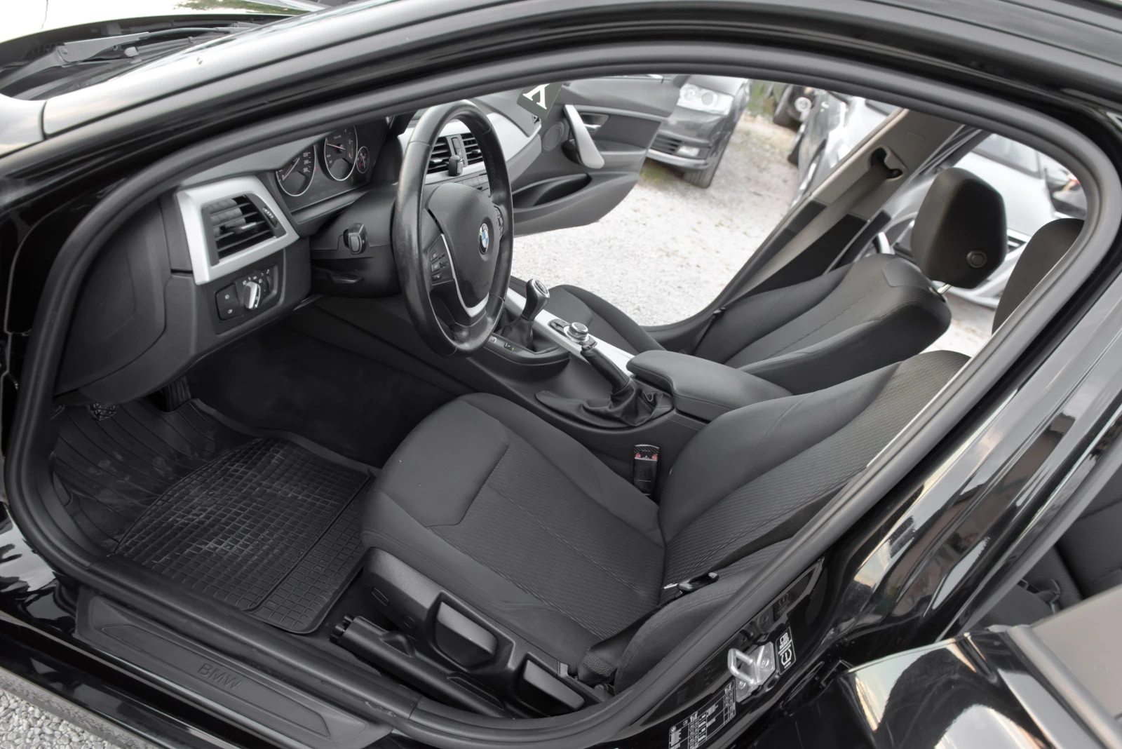 BMW 318 d Mpack 6sk., снимка 12 - Автомобили и джипове - 55108022