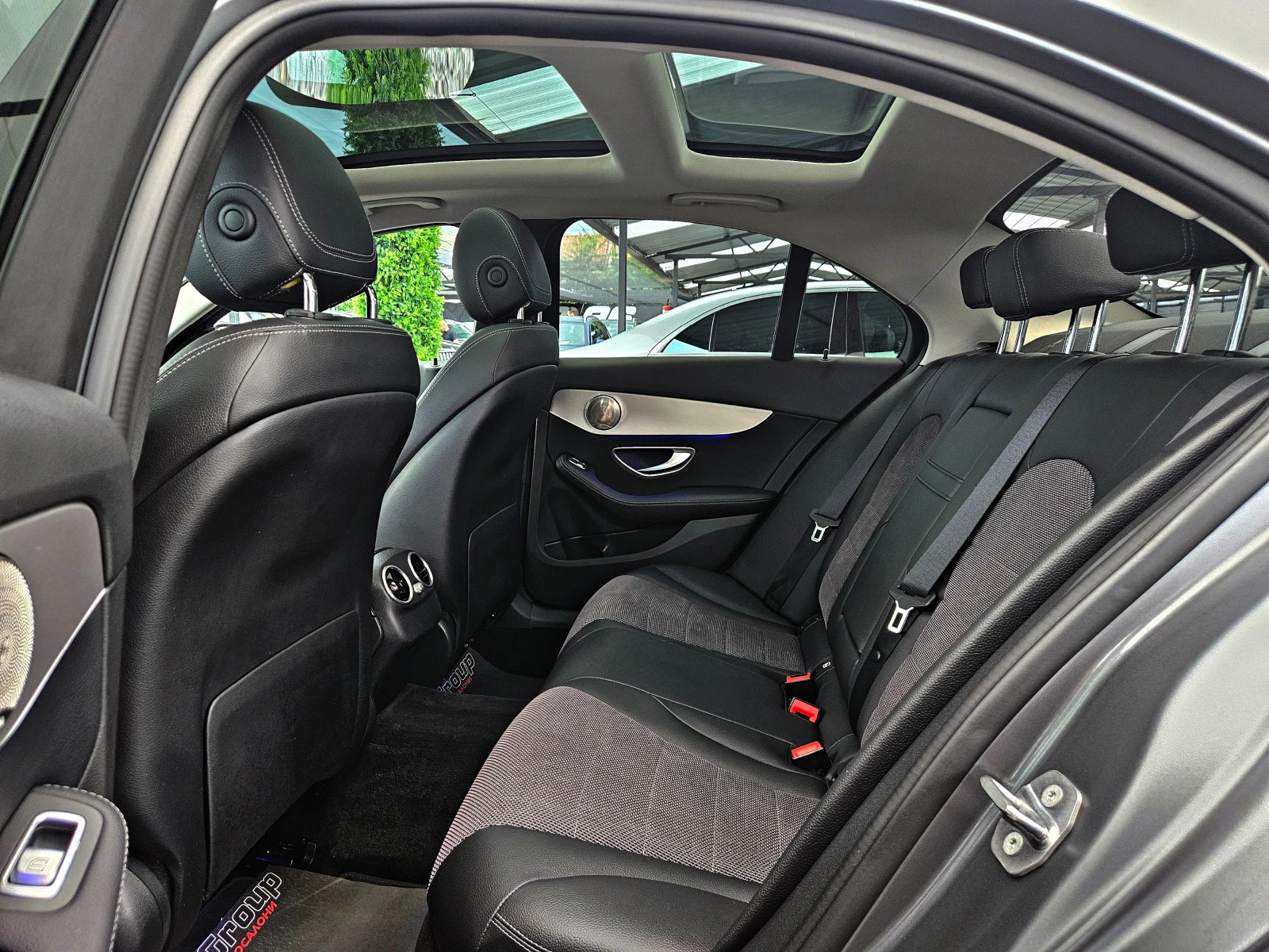 Mercedes-Benz C 220 AMG/4MAT/STELTH MATT/DIGITAL/PANO/CAMERA/ПОДГР/LIZ, снимка 16 - Автомобили и джипове - 55121884