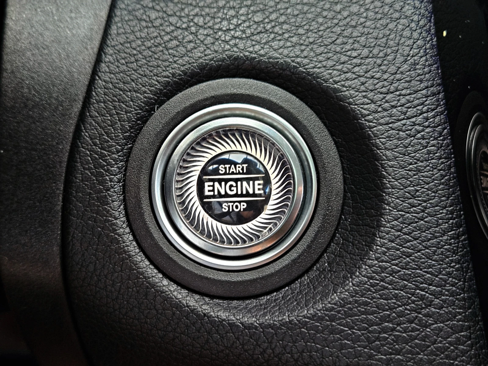 Mercedes-Benz C 220 AMG/4MAT/STELTH MATT/DIGITAL/PANO/CAMERA/ПОДГР/LIZ, снимка 12 - Автомобили и джипове - 55121884
