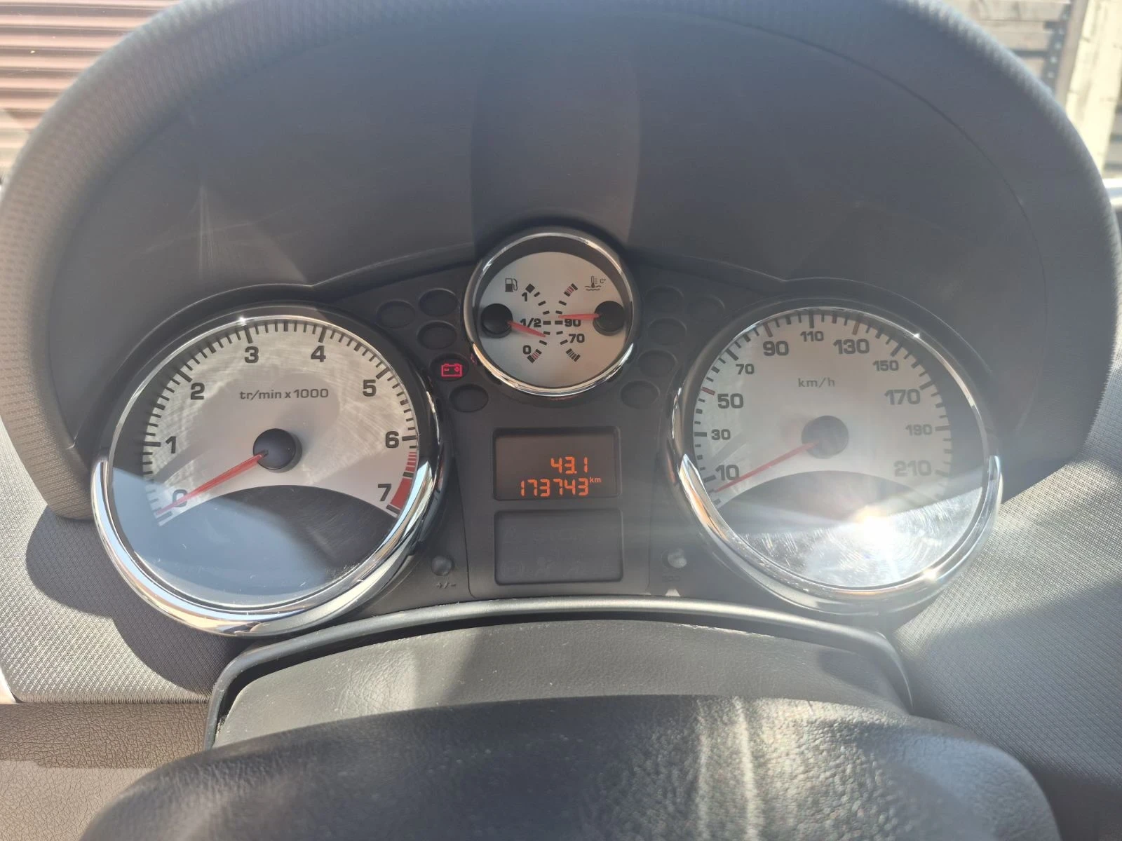 Peugeot 207 1.4, снимка 12 - Автомобили и джипове - 55510000