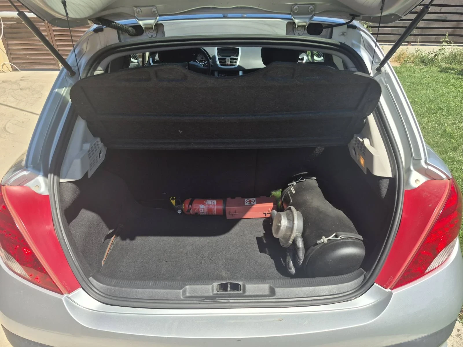 Peugeot 207 1.4, снимка 7 - Автомобили и джипове - 55510000
