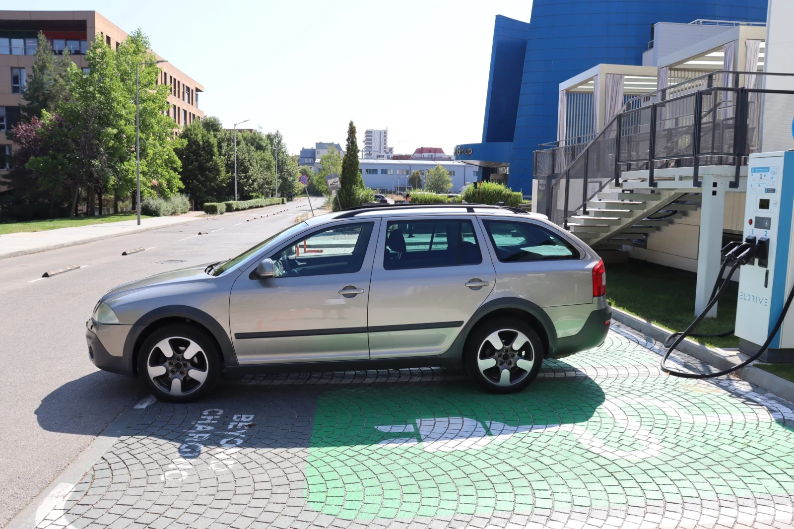 Skoda Octavia Scout 4?4, снимка 2 - Автомобили и джипове - 55664003