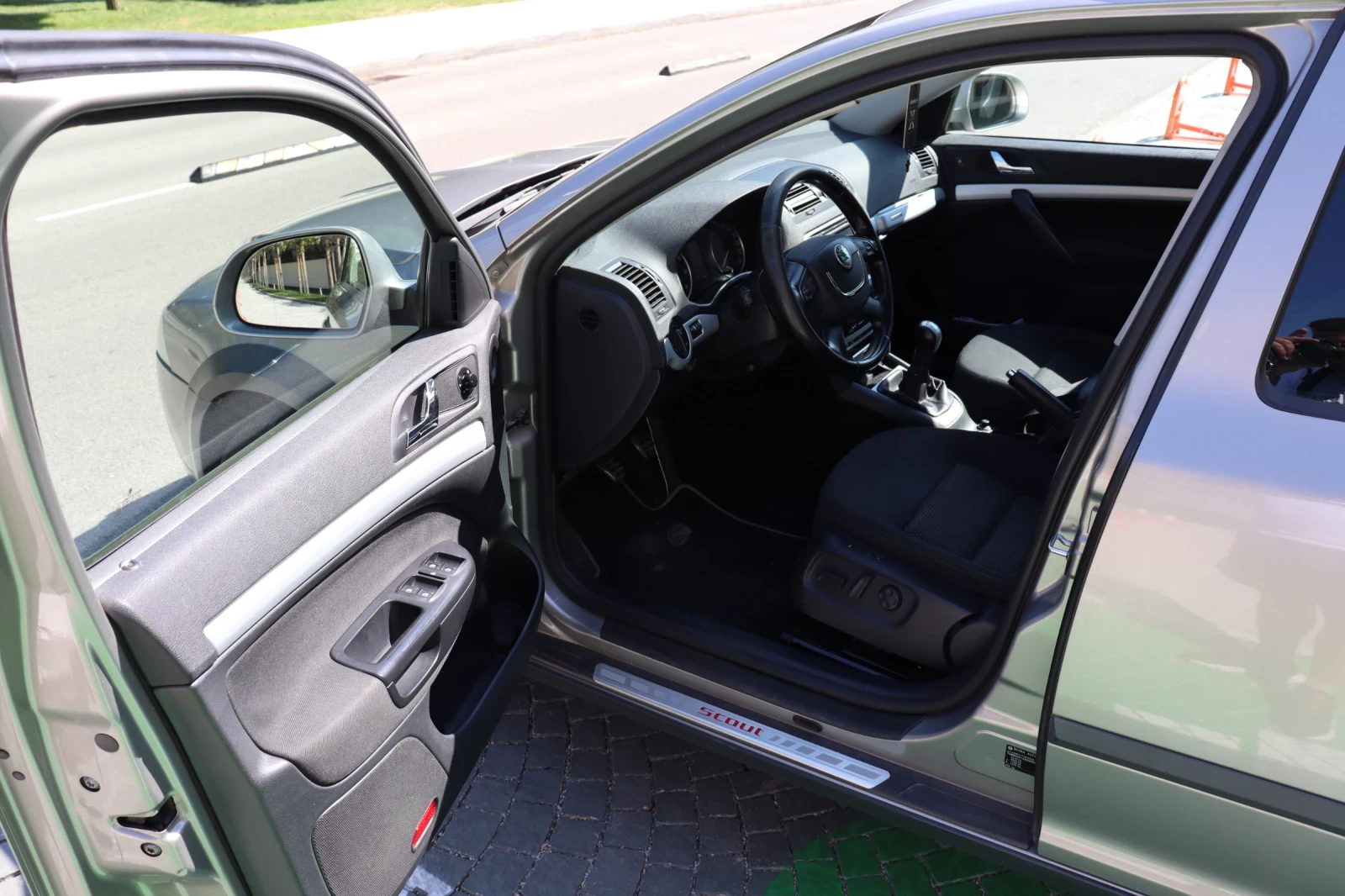 Skoda Octavia Scout 4?4, снимка 8 - Автомобили и джипове - 55664003