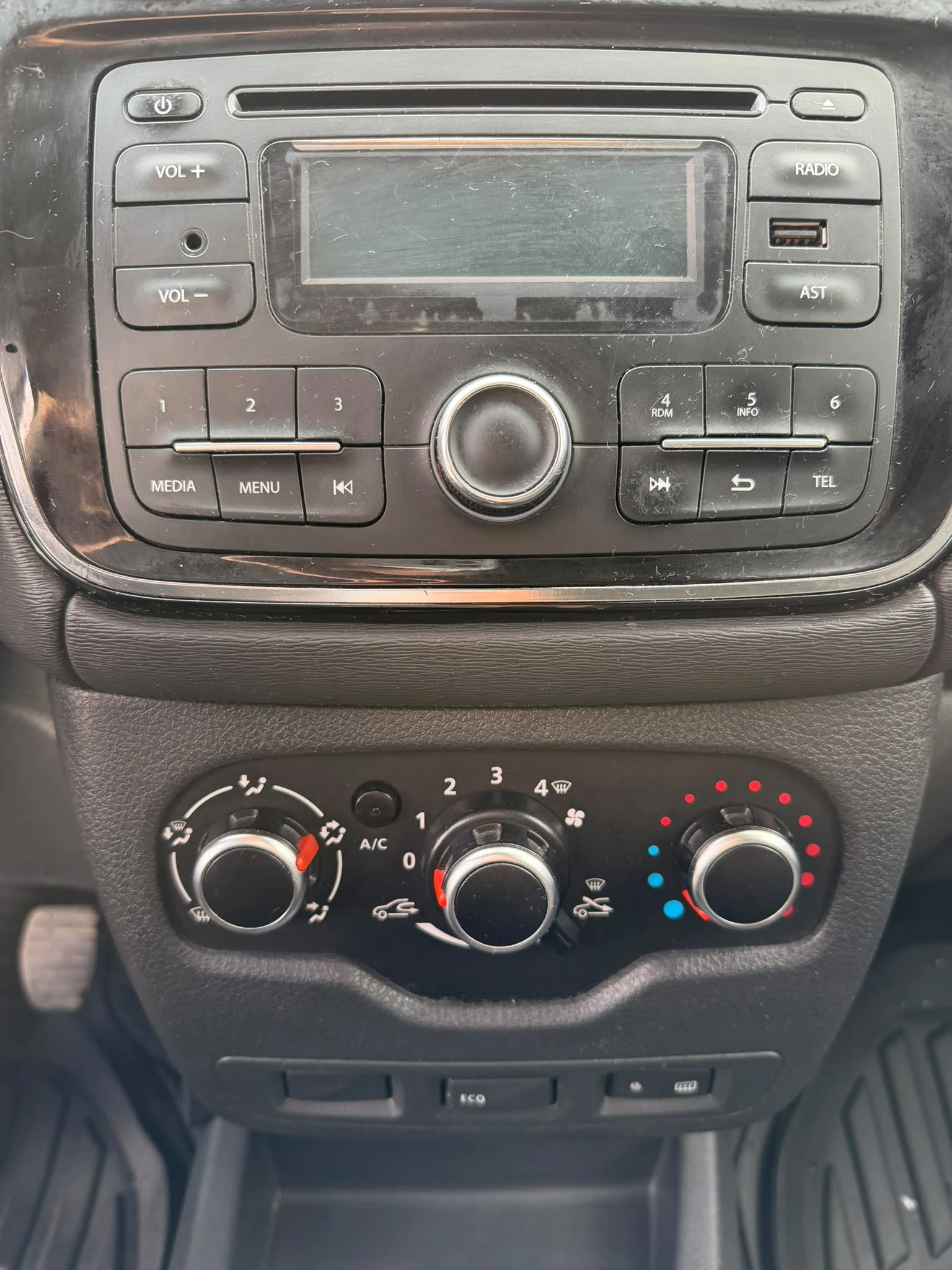 Dacia Dokker 1.5 dCi, снимка 10 - Автомобили и джипове - 56181477
