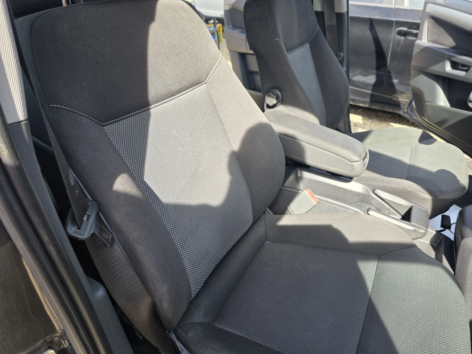 Opel Zafira 1.8 FACELIFT, 6+ 1, снимка 16 - Автомобили и джипове - 56323560