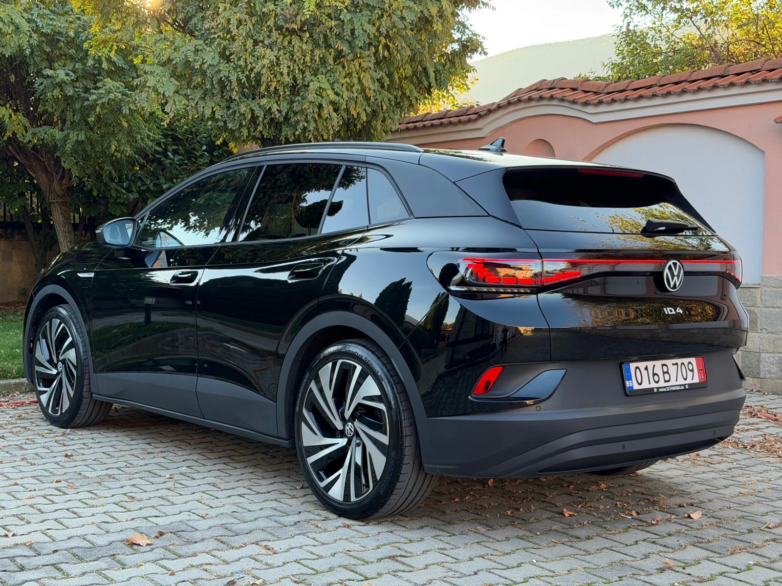 VW ID.4 PRO/82kw/23г./PANO/MEMORY/HEAD-UP, снимка 4 - Автомобили и джипове - 56570432