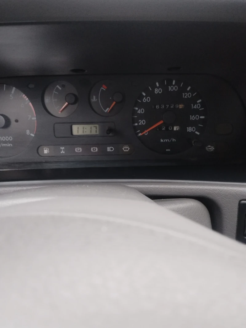 Nissan Terrano, снимка 11 - Автомобили и джипове - 53013688