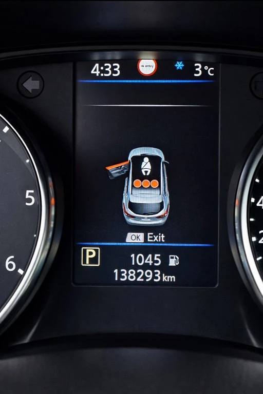 Nissan Qashqai 1.7 dCi 4x4 Tekna, снимка 8 - Автомобили и джипове - 56201409