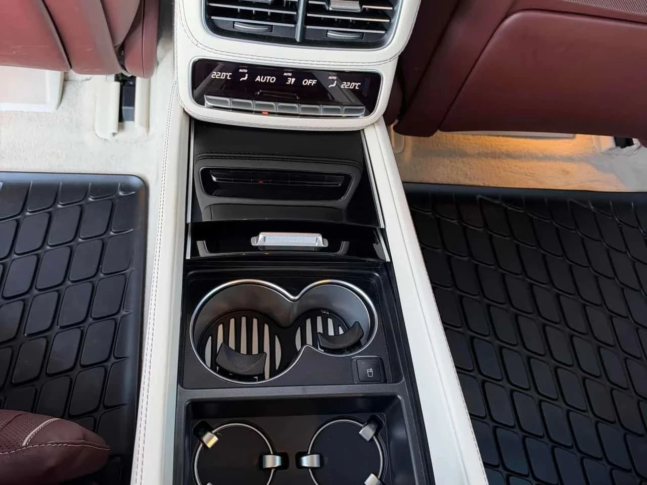 Mercedes-Benz GLS 600, снимка 8 - Автомобили и джипове - 56686159