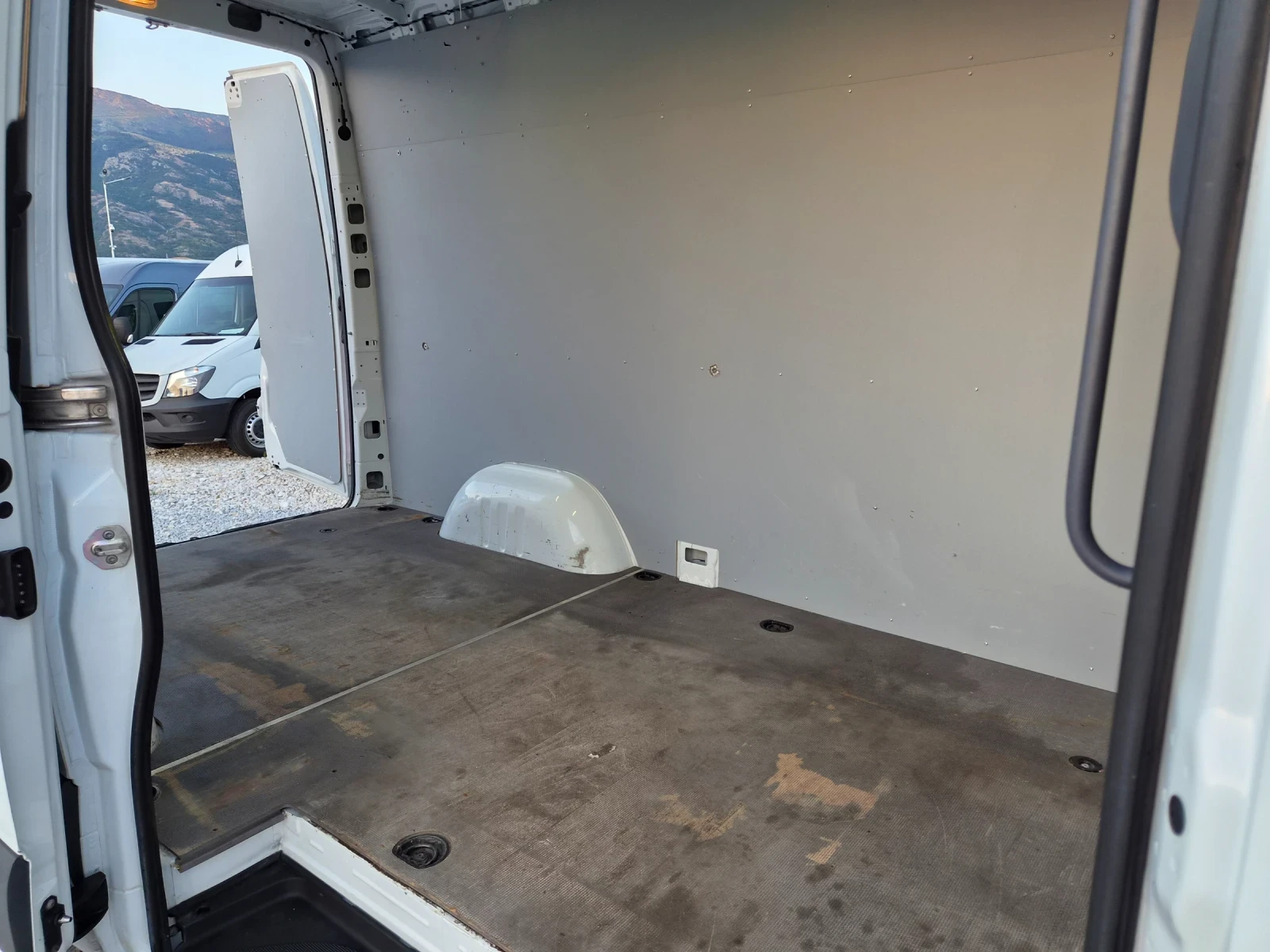 Mercedes-Benz Sprinter 316 CDI * Автоматик * Нави * Клима, снимка 13 - Бусове и автобуси - 55532834