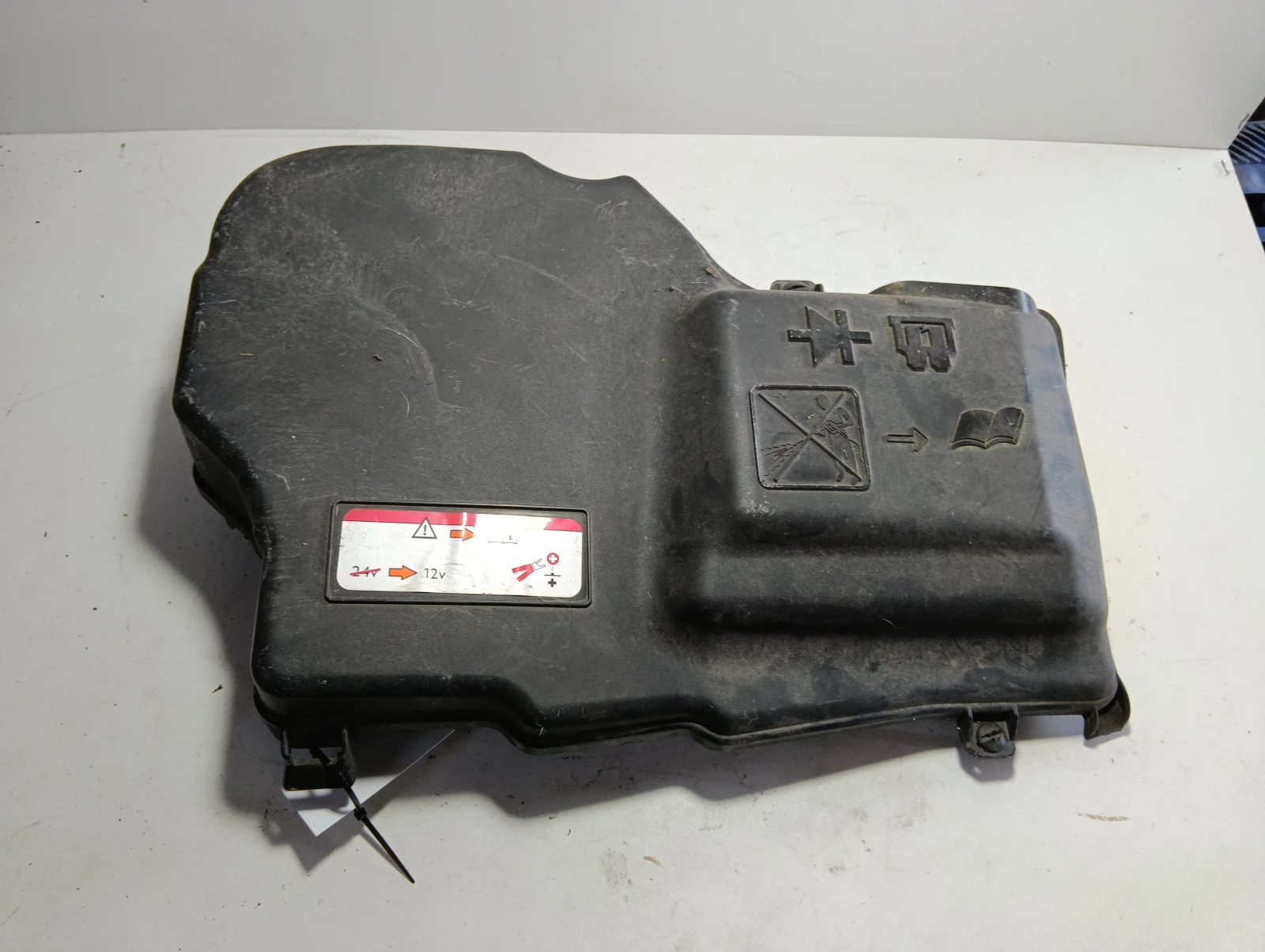 капак  Пежо 508 СВ 2.0HDI 