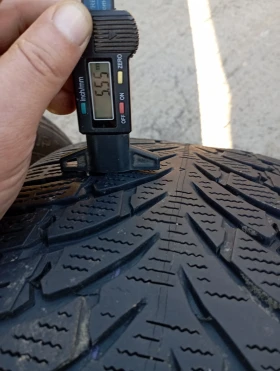 Гуми Зимни 235/50R18, снимка 6