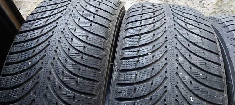 Гуми Зимни 235/55R19, снимка 2 - Гуми и джанти - 35125034