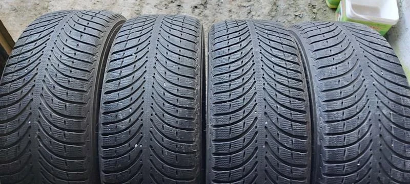 Гуми Зимни 235/55R19, снимка 1 - Гуми и джанти - 35125034