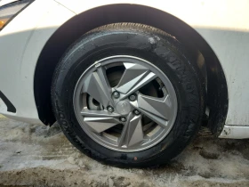 Hyundai Elantra Essential IVT, снимка 13