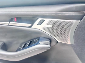 Mazda 3 4x4, снимка 15