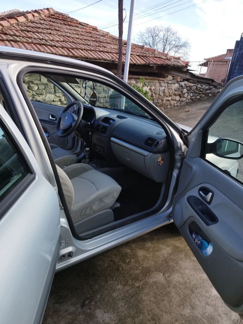 Renault Clio 1.5 DCI, снимка 7 - Автомобили и джипове - 48273149