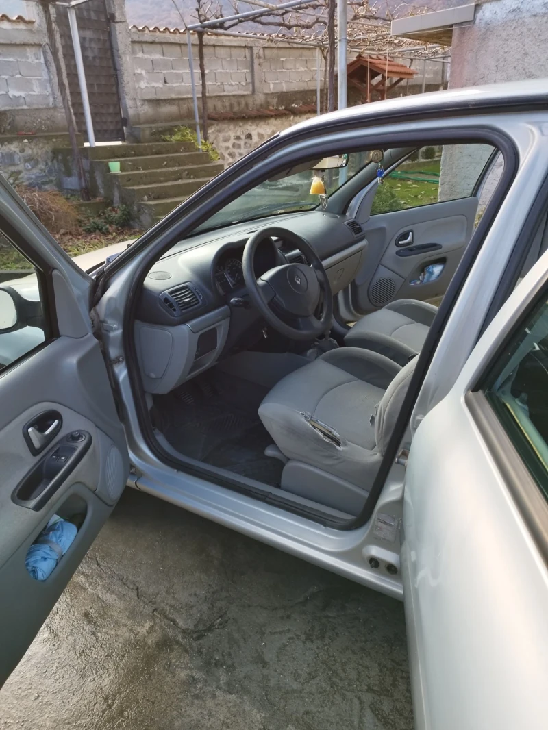 Renault Clio 1.5 DCI, снимка 8 - Автомобили и джипове - 48273149