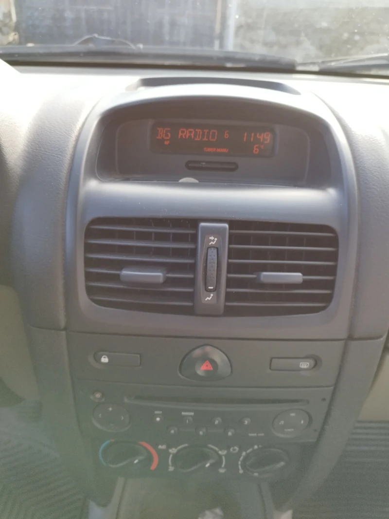 Renault Clio 1.5 DCI, снимка 11 - Автомобили и джипове - 48273149