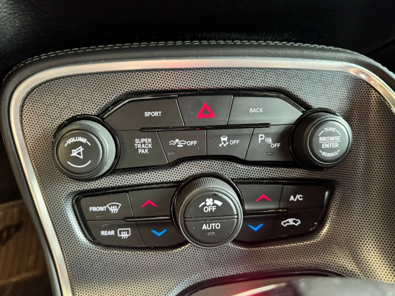 Dodge Challenger 6.4 HEMI * ScatPack SRT392* Лизинг, снимка 12 - Автомобили и джипове - 52607310