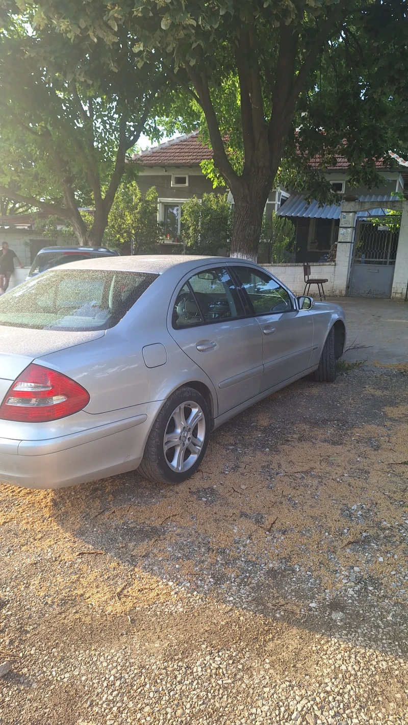 Mercedes-Benz E 200, снимка 4 - Автомобили и джипове - 53095523