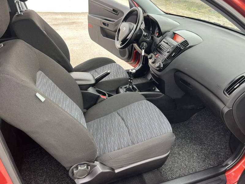 Kia Ceed 1.4I 109кс EURO 4 КЛИМАТИК, снимка 10 - Автомобили и джипове - 53277077