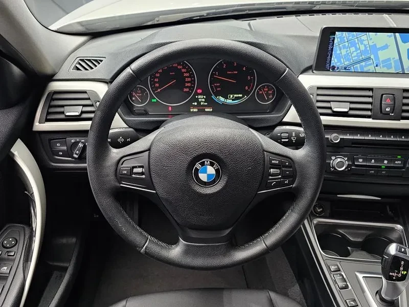 BMW 320 d - САМО 30% АВАНС, снимка 13 - Автомобили и джипове - 56016321