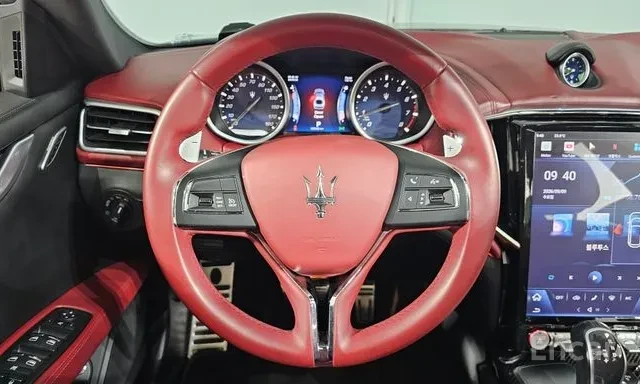 Maserati Ghibli SQ4, снимка 8 - Автомобили и джипове - 56047604