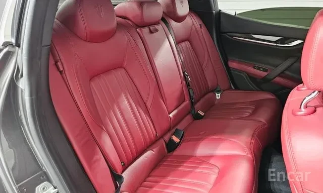Maserati Ghibli SQ4, снимка 4 - Автомобили и джипове - 56047604