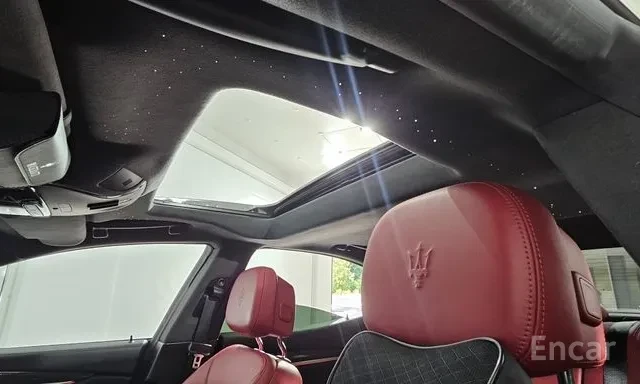 Maserati Ghibli SQ4, снимка 10 - Автомобили и джипове - 56047604