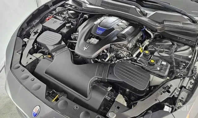 Maserati Ghibli SQ4, снимка 16 - Автомобили и джипове - 56047604