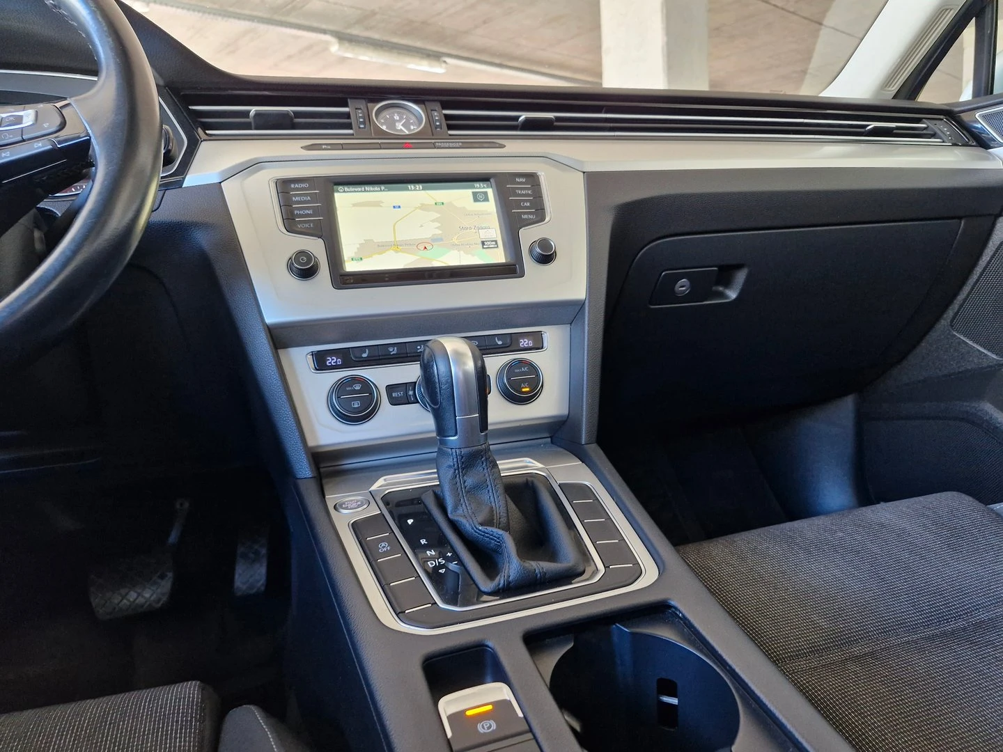 VW Passat Comfortline 2.0TDI BMT - изображение 7