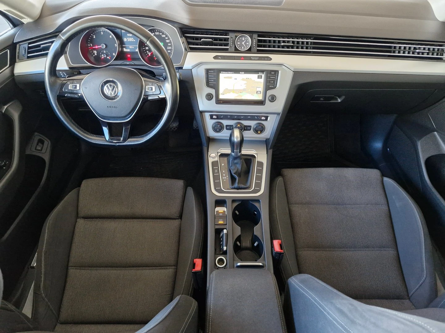 VW Passat Comfortline 2.0TDI BMT - изображение 4