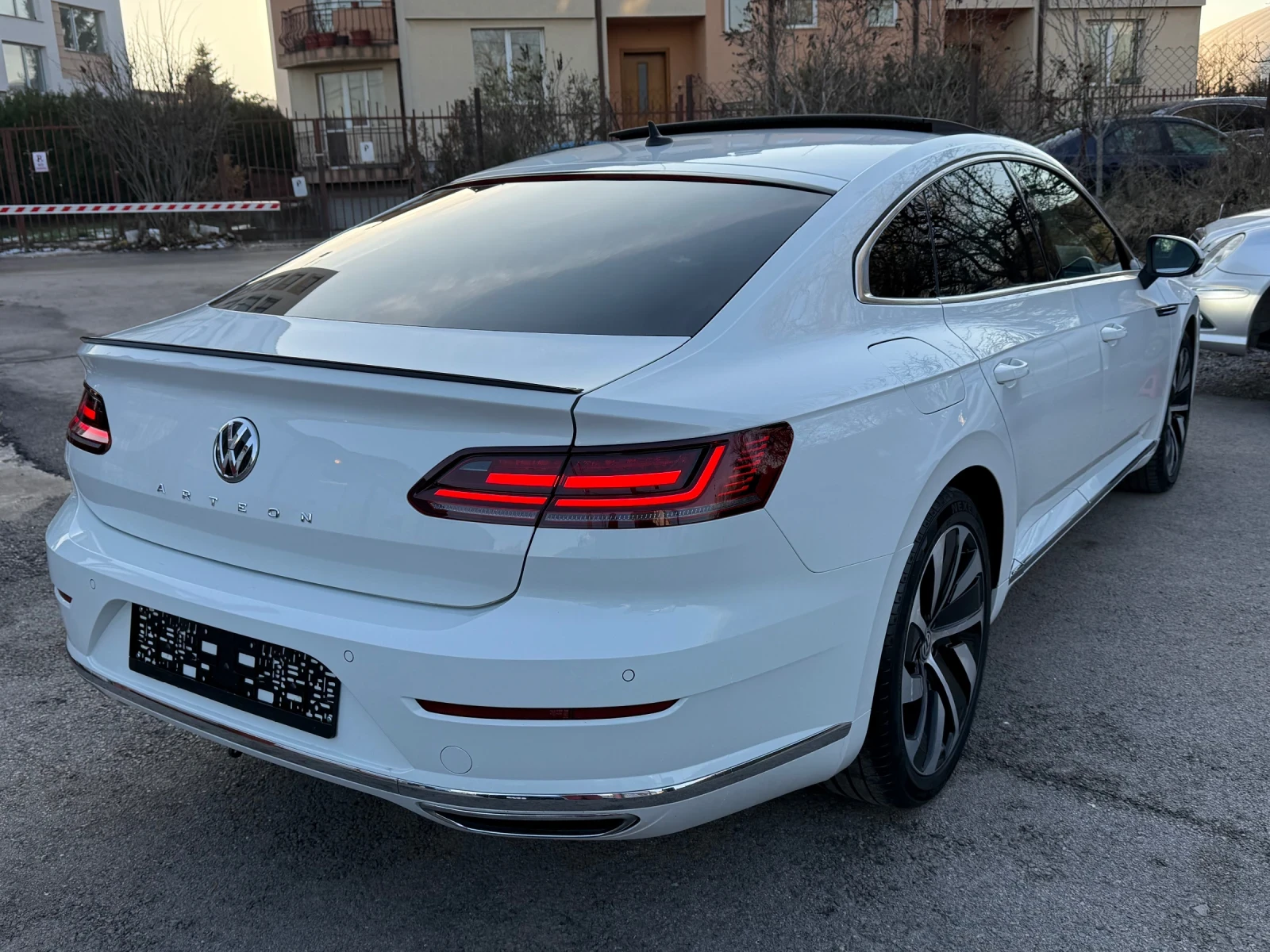 VW Arteon R-line 2.0TSI (190hp) DSG/Panorama/Digital Cockpit - изображение 8