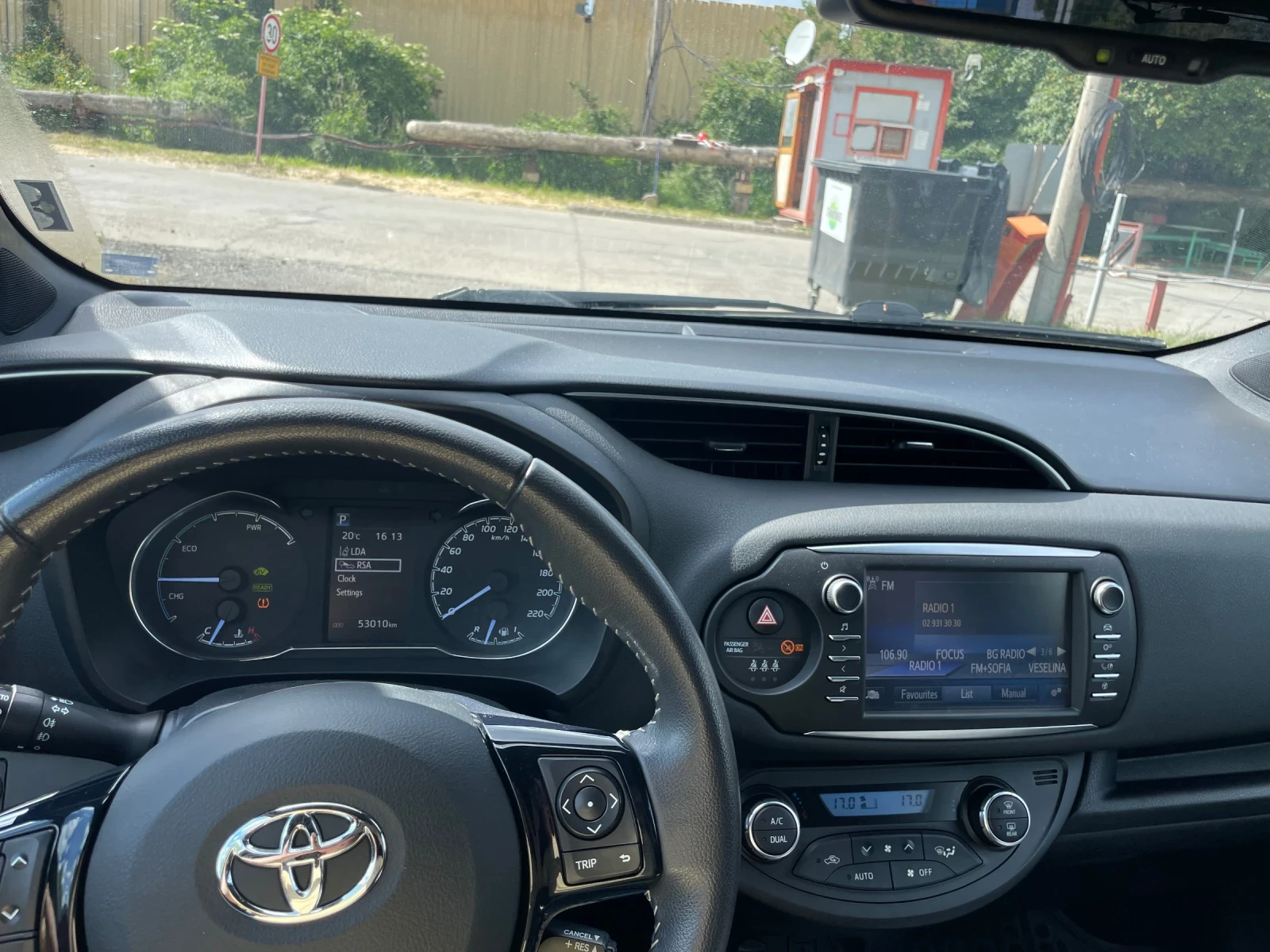 Toyota Yaris 1.5 Хибрид  - изображение 10